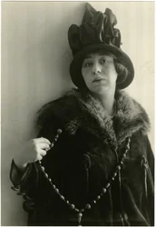 Zoë Akins, autorka Déclassée, ok. 1905-40