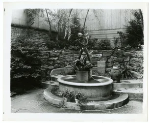 fontanna ogrodowa, ok. 1905-40 (fotografia żelatynowa srebrna)