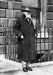 Old Odell, słynnego Savage Club, Adelphi Terrace, Londyn, 1926-1927.