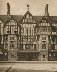 Część budynku Libertys Tudor Building przy Great Marlborough Street, c1935.