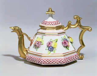 Ośmiokątny czajniczek z Miśni, ok. 1718, porcelana