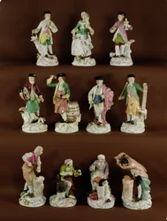 Jedenaście figurek rzemieślników