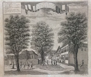 Kościół portugalski oraz chińskie i europejskie domy na ulicy w Batawii, z serii widoków Batawii „Schau-platz von Africa und Ost-Indien”, opublikowanej w Norymberdze w 1744 r.