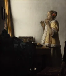Młoda dama z naszyjnikiem z pereł