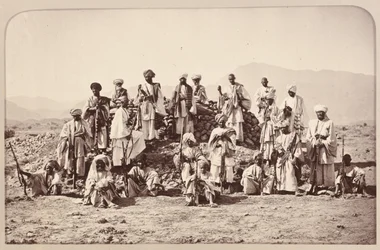 ?Afridi Picket w pobliżu Jumrood, Khyber i Rotass w oddali?, 1879 circa