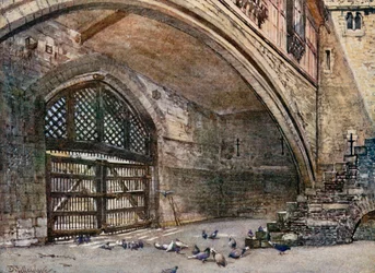 Brama zdrajców, od wewnątrz