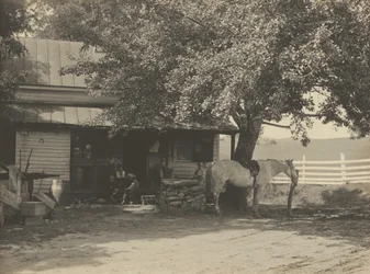 Wiejski sklep i poczta, 1890-1900 (zdjęcie)