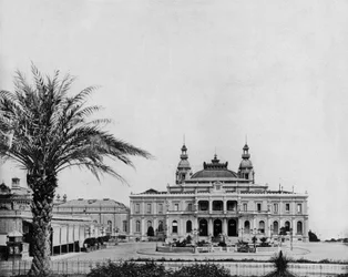 Kasyno Monte Carlo zbudowane w 1863 roku przez Charlesa Garniera (zdjęcie czarno-białe)
