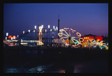 Molo Steeplechase w nocy, Atlantic City, New Jersey, USA