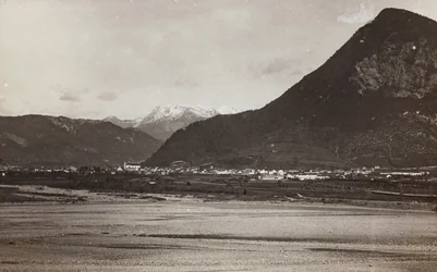 Album "Moja wojna światowa - wspomnienia Frontu Południowo-Zachodniego w Karyntii, Włochy, Trentino-Górna Adyga) 31.03.1915-12.11.1918 - Wiedeń Josefa Zohlego": widok Tolmezzo (zdjęcie czarno-białe)