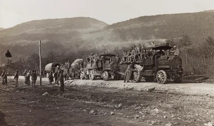 Album "Moja wojna światowa - wspomnienia Frontu Południowo-Zachodniego w Karyntii, Włochy, Trentino-Alto Adige) 31.03.1915-12.11.1918 - Josef Zohles Wiedeń": pojazdy wojskowe w Hermag