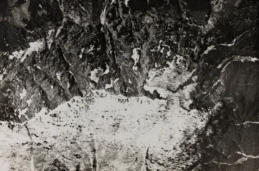 Album "Moja wojna światowa - wspomnienia Frontu Południowo-Zachodniego w Karyntii, Włochy, Trentino-Alto Adige) 31.03.1915-12.11.1918 - Josef Zohles Wiedeń": widok z lotu ptaka na strefę wojny