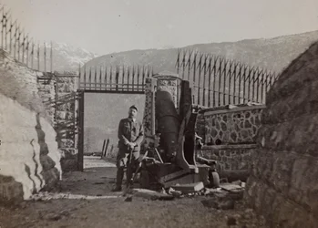Album "Moja wojna światowa - wspomnienia Frontu Południowo-Zachodniego w Karyntii, Włochy, Trentino-Alto Adige) 31.03.1915-12.11.1918 - Wiedeń Josefa Zohlego": żołnierz wewnątrz twierdzy (