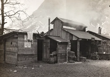 Album "Moja wojna światowa - wspomnienia Frontu Południowo-Zachodniego w Karyntii, Włochy, Trentino-Górna Adyga) 31.03.1915-12.11.1918 - Josef Zohles Wiedeń": koszary w So
