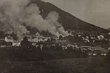 Album "Moja wojna światowa - wspomnienia Frontu Południowo-Zachodniego w Karyntii, Włochy, Trentino-Alto Adige) 31.03.1915-12.11.1918 - Josef Zohles Vienna": zamachy bombowe w Tarvisio (b/w p