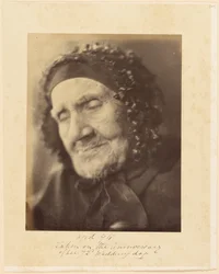 W wieku 94 lat, sfotografowana w rocznicę 72. dnia ślubu [Portret głowy i ramion starszej kobiety]