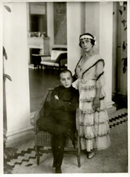 Mathilde Kschessinska 1872-1971 z synem Vladimirem, 1916.
