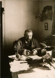 Autor Aleksander Iwanowicz Kuprin (zdjęcie czarno-białe)