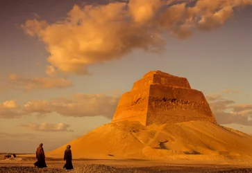 Stare Państwo Egipskie; Piramida króla Snefru; ok. 2575 p.n.e.; Maidum; Egipt, piramida schodkowa;...