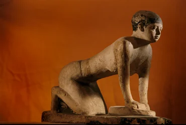 Malowany wapienny posąg sługi mielącego zboże, Stare Królestwo, 2002 r. (zdjęcie ilustracyjne)