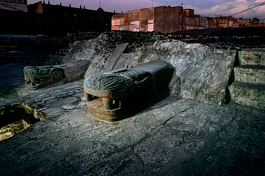 Replika węża na Wielkiej Świątyni, Tenochtitlan, Templo Mayor, Aztekowie, Meksyk, Meksyk Ci..., 2010 (zdjęcie)