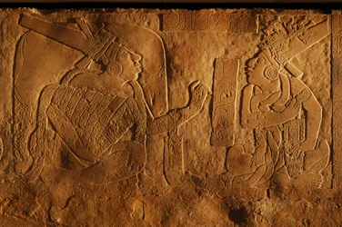 Ława tronowa Świątyni 19, Palenque, Meksyk, rzeźba Akhal Mo Nab, 2005 (zdjęcie)