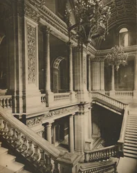 „Marmurowe balustrady klatki schodowej w Ministerstwie Spraw Zagranicznych”, ok. 1935.