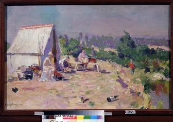 Piknik (piknik). (Na pikniku). Scena życia rodzinnego, nad brzegiem rzeki, namiot i rozkładane meble ustawione w słońcu, na lunch na świeżym powietrzu i dzień relaksu. Trochę śmieci porozrzucane na ziemi. Malowanie