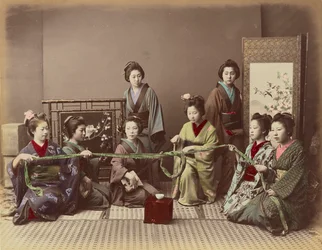 (Konkonchiki) Japońska dziewczynka bawiąca się, ok. 1880