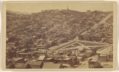 Russian Hill z Telegraph Hill, San Francisco.