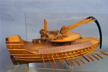Skorpion, łódź z taranem. Model według rysunku Leonarda da Vinci. Muzeum Nauki i Techniki, Mediolan.