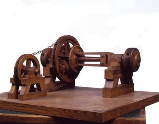 Drewniany model (model) kół zębatych i kół oparty jest na projekcie Leonarda da Vinci (Leonard de Vinci) (1452-1519) Muzeum Nauki i Techniki, Mediolan.