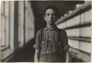 Jo Bodeon, "back-roper" w pomieszczeniu dla mułów. Chase Cotton Mill, Burlington, Vermont