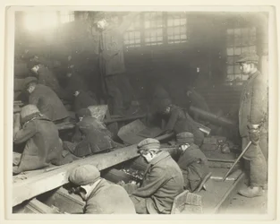 Widok pracowników w łamaczu Ewen firmy Pennsylvania Coal Company