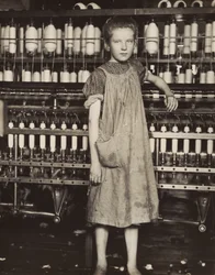Addie Card, 12 lat. Prządka w przędzalni bawełny, North Pownal, Vermont, 1910.