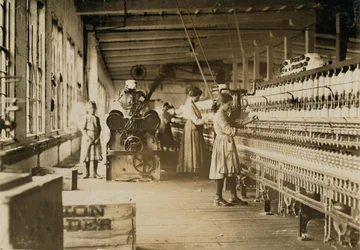 Dwóch młodych przędzalników w Catawba Cotton Mills, Newton, Karolina Północna, 1908