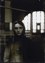 Młoda rosyjska Żydówka, Ellis Island, 1905