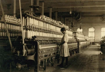 Młoda nastolatka pracująca jako przędzarka w Cotton Mill, West, Texas, USA, ok. 1930 1913