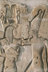 Relief w portyk