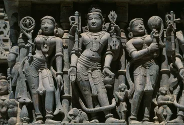 Relief przedstawiający postacie męskie i żeńskie, świątynia Adishvara, Vimalavasi Tuk, kompleks świątynny na wzgórzu Shatrunjaya, Palitana, Gujarat, Indie