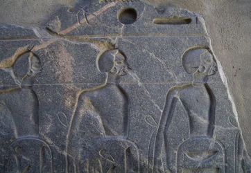 Płaskorzeźba przedstawiająca więźniów, Świątynia Luksorska, Teby (wpisane na Listę Światowego Dziedzictwa UNESCO)