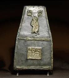 Archeologia średniowiecza (średniowiecze). Barbarian Art of Lombardy: Srebrna skrzynia na relikwie (relikwiarz). Sztuka Lombardzka, VIII - IX wiek. Pieniądze. Cividale del Friuli, Muzeum Chretien, skarb katedry