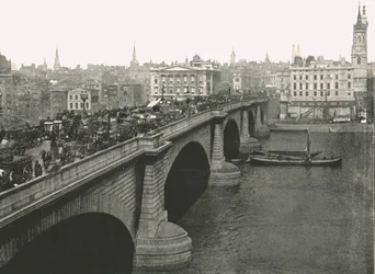 London Bridge patrząc na północ, 1895.