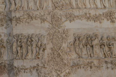 Sceny Sądu Ostatecznego, Opowieści Apokalipsy, płaskorzeźby Lorenzo Maitani (przed 1275-1330) i asystenci, czwarty filar, fasada katedry w Orvieto, Umbria, Włochy