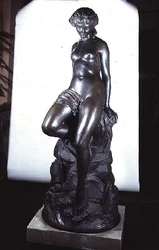 Sara Kąpiąca się (brąz)