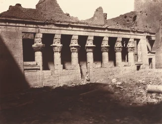 Philae, dziedziniec wewnętrzny, zachodnia kolumnada, 1859/1860 (zdjęcie)