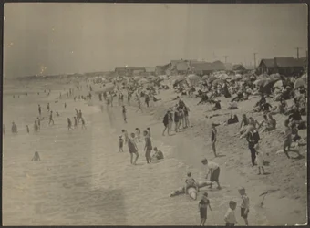 [Scena na plaży]