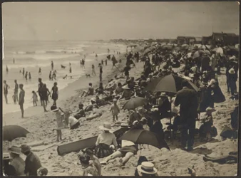 [Scena na plaży]