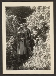 [Fleckenstein, Florence i jej synowie w lesie].