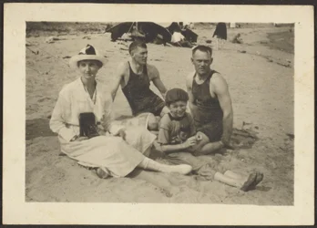 [Grupa na plaży]